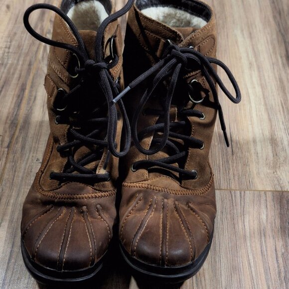 UGG Azaria Waterproof Leather Sude Ankle boots size 7.5 - Picture 1 of 9